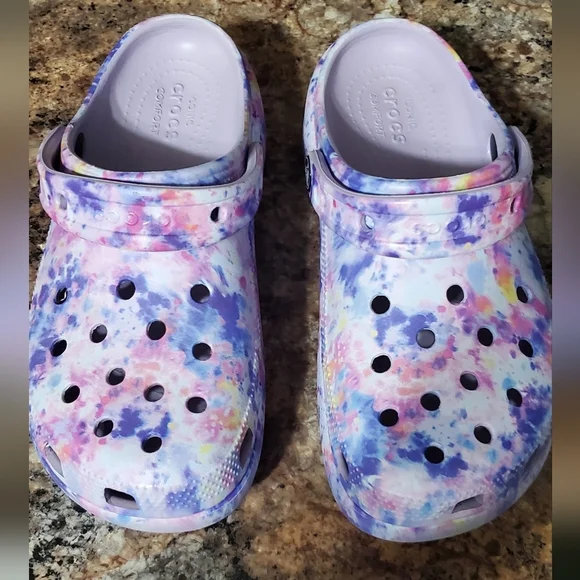 CROCS Women's Tie-Dye Slippers - Purple and Pink. Sz 6 - Picture 6 of 7